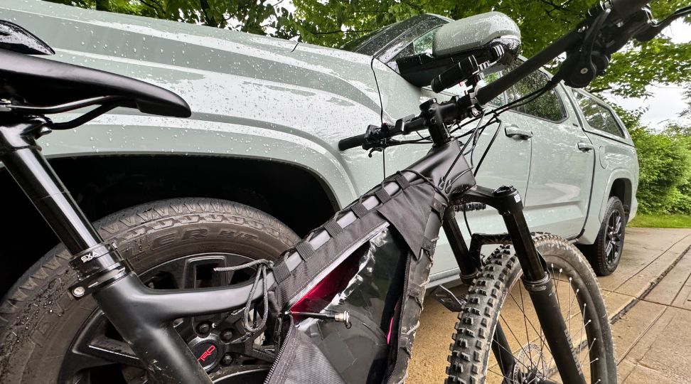 charging-ebike-battery-with-car-charger